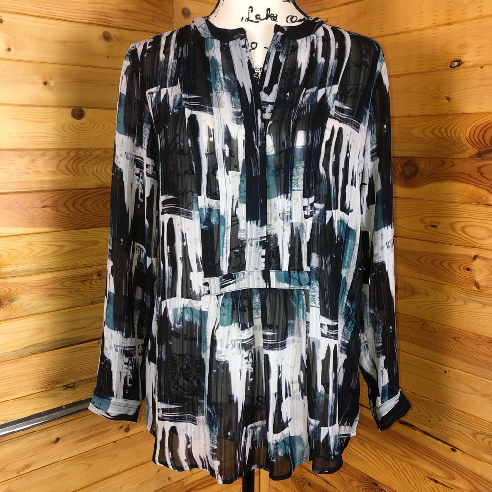NWT Simply Vera Wang long sleeve 1/4button blouse